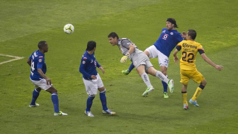 Árbitro acepta que favoreció al América en final del 2013 vs. Cruz Azul