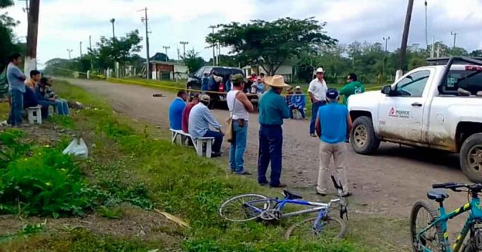 Liberan accesos a baterías de Pemex en Naranjos