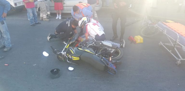 Atropella motociclista a un ciclista; resulta menor herido