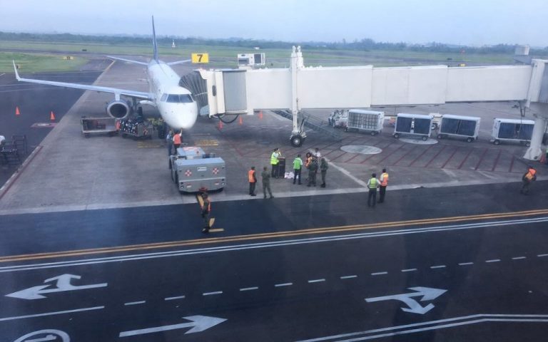 Aterriza de emergencia avión en el aeropuerto de Veracruz