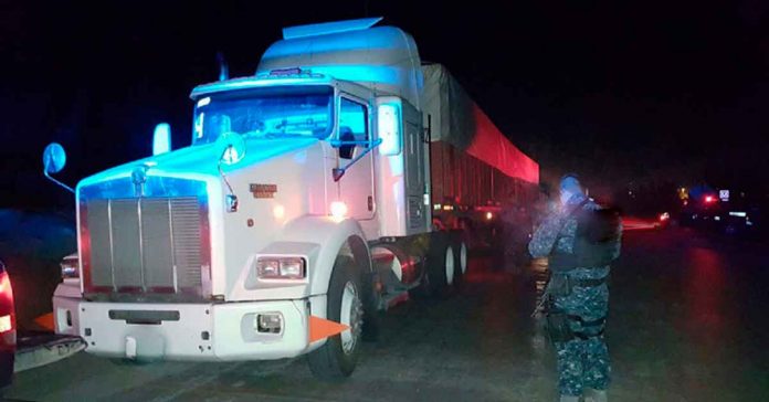 ¡Invocan a Dios en la carretera de la muerte! Al caer la media noche