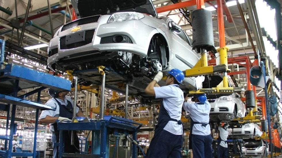 ‘Por la crisis automotriz desaparecen 5 mil empleos hay más vehículos extranjeros’