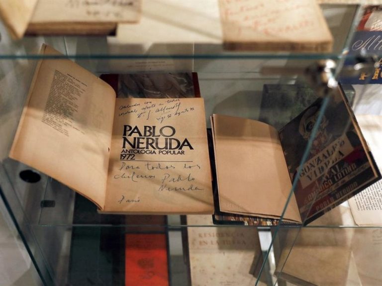 Mayor colección privada de Neruda está a la venta en Barcelona