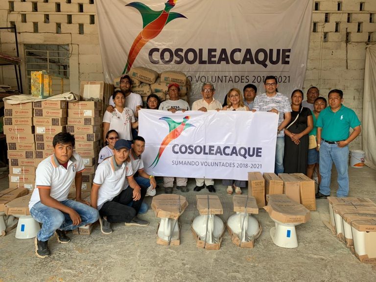Entrega Ayuntamiento de Cosoleacaque más de 7 toneladas de cemento