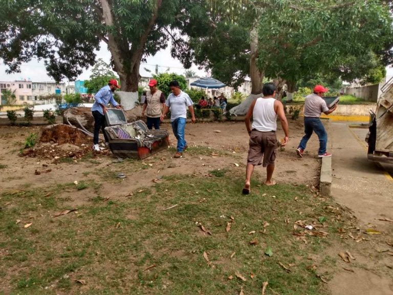 Ayuntamiento de Cosoleacaque realiza jornada de descacharrización