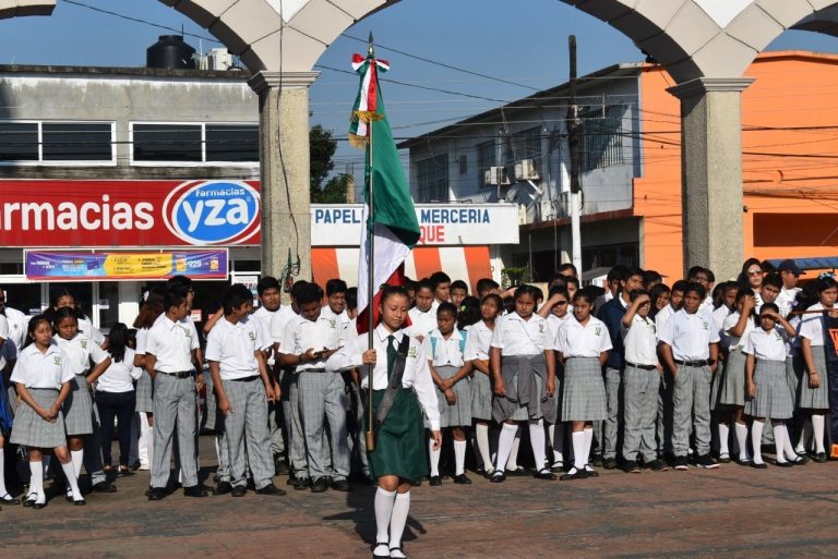 Conmemoran el Día de la Bandera en Cosoleacaque