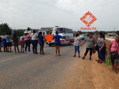 bloquean la carretera Transístmica, para exigir seguridad y alumbrado