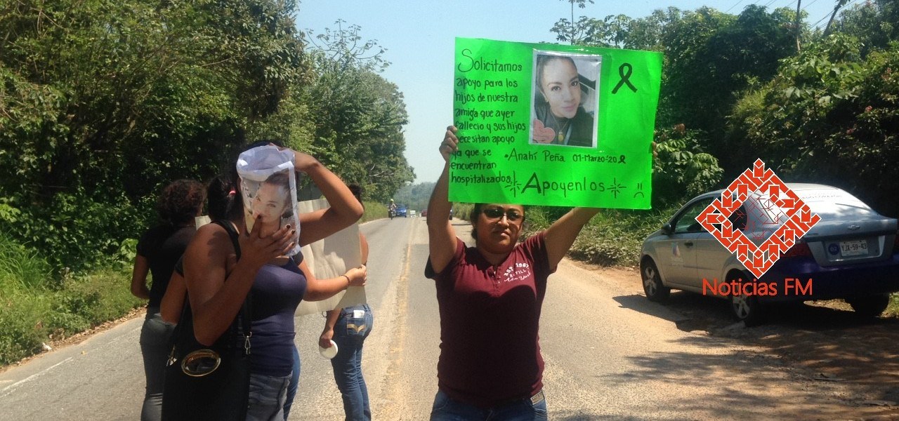 Botean en plena carretera para ayudar a familia afectada Cosoleacaque