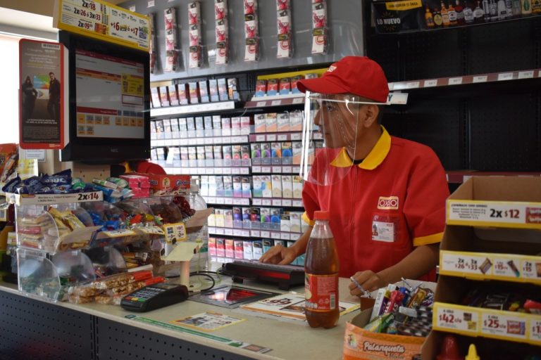 Cosoleacaque entrega caretas a trabajadores de diferentes empresas