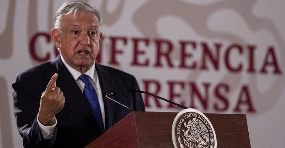 AMLO da 'quemón' a empresas que deben a Hacienda