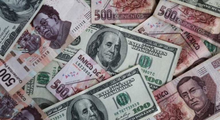 Peso gana 3.11% por ciento ; dólar baja a 24.01 unidades