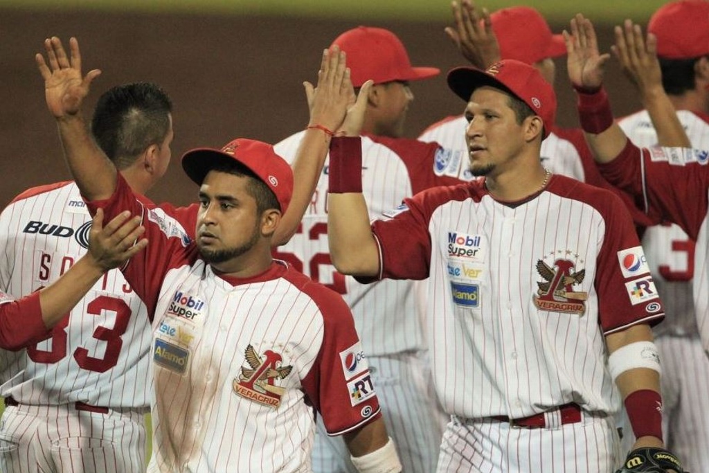 ¡Arriba el Águila! Los Rojos ganan campeonato de equipos retro de LMB!