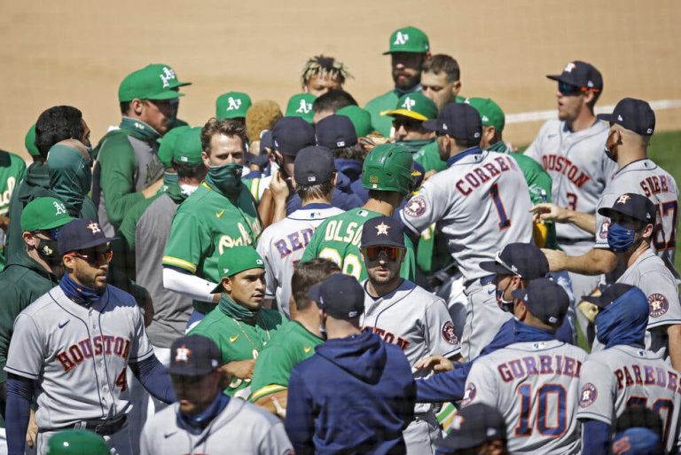 Pitcher mexicano provoca pelea en Grandes Ligas