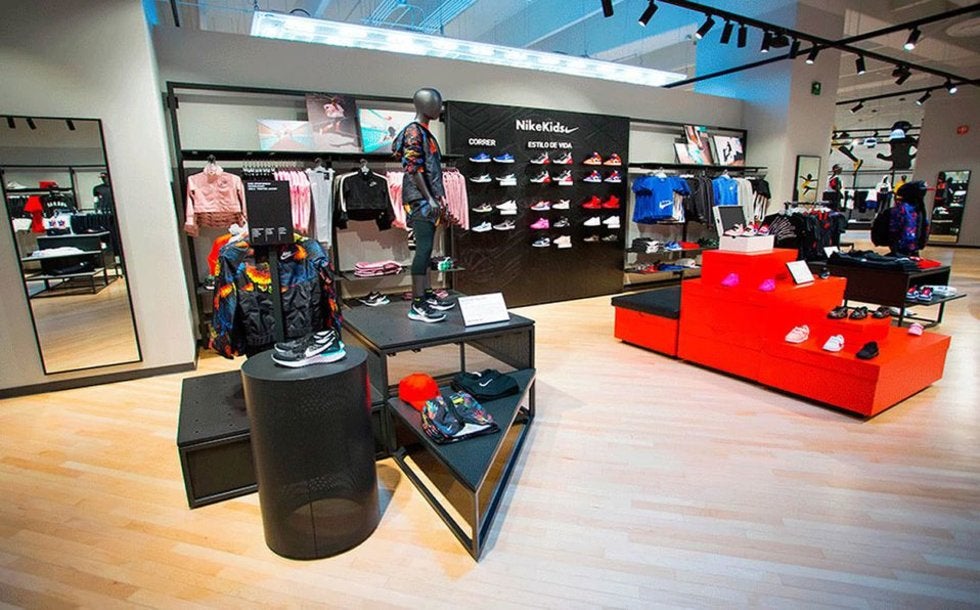 Coppel lanza outlets de ropa; ofrece marcas como Nike y Levi's