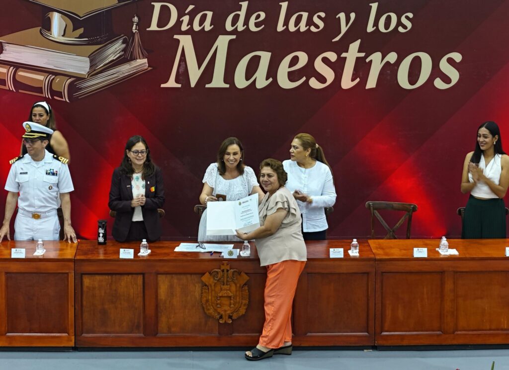 ROCIO-NAHLE-DIA-DEL-MAESTRO