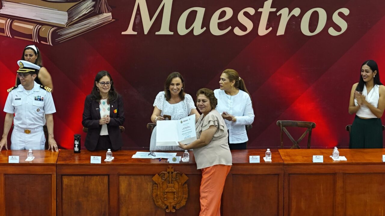 ROCIO-NAHLE-DIA-DEL-MAESTRO
